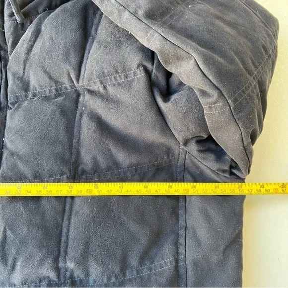 L.L.Bean women's black goose down quilted coat with a faux fur collar Size M - Picture 6 of 9